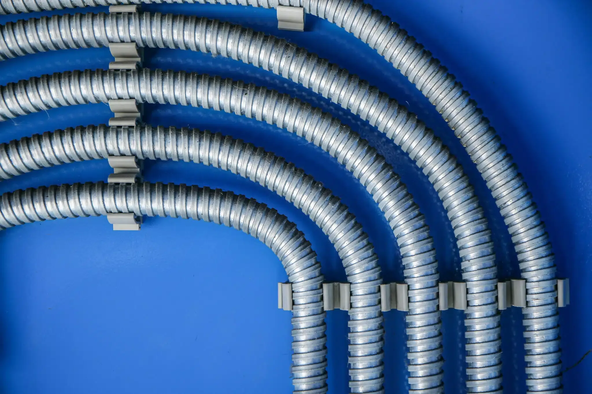 five rows of bendable conduit