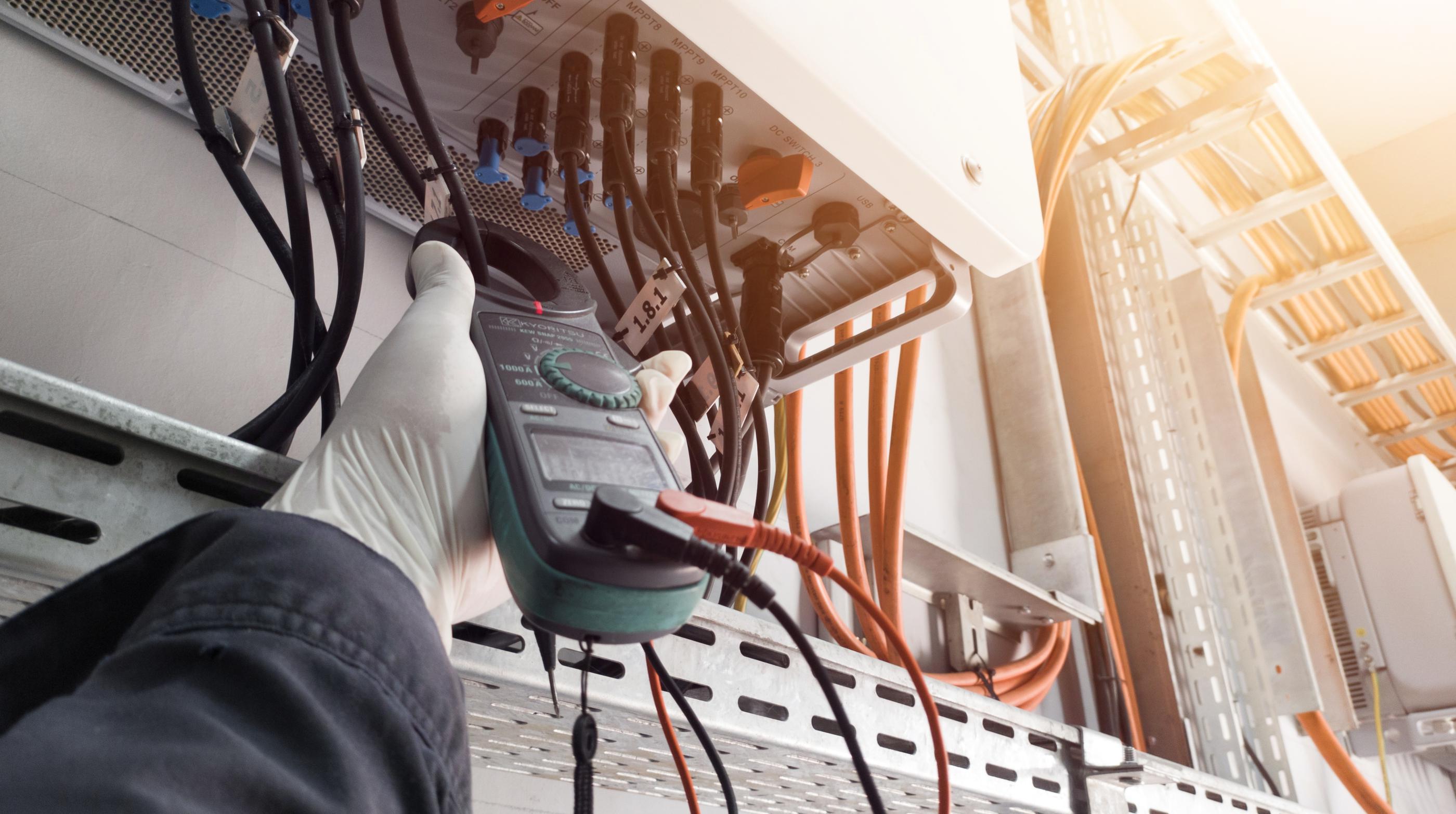 Checking and measuring power cable lines