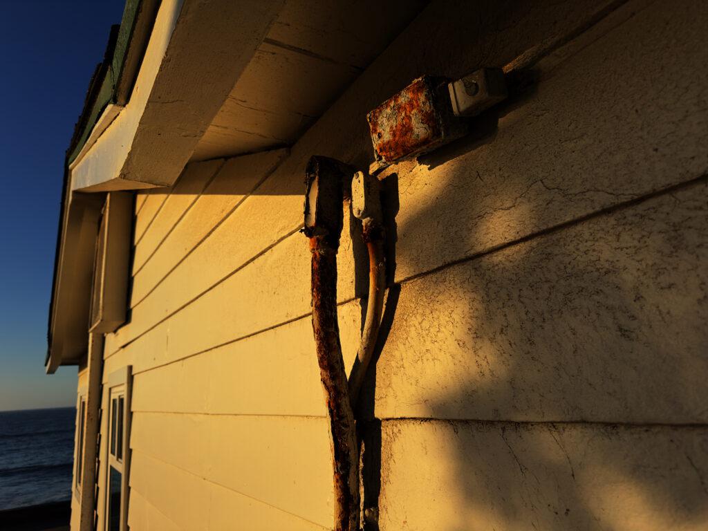 rusted electrical on the side of home